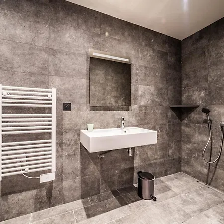 - Le Clos Savoyard * شاتيل