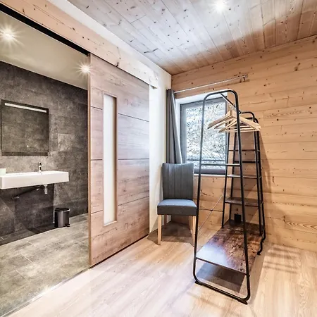 - Le Clos Savoyard * شاتيل